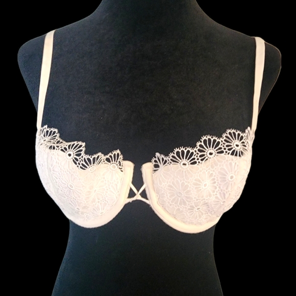 🌻Vintage Victoria Secret Daisy Bra - Picture 2 of 9